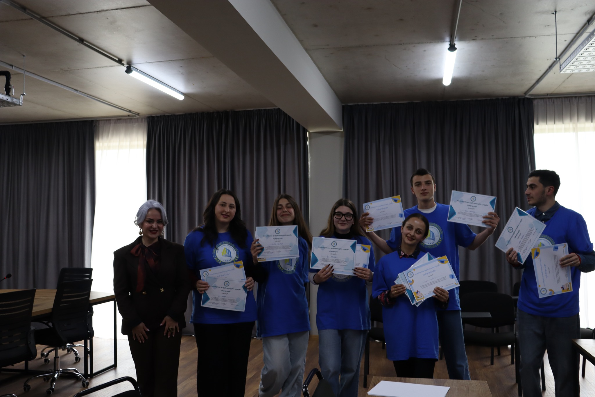 აკადემიის ქალაქ საჩხერის ფილიალში გაიმართა პროექტის „თანატოლთა განათლება"  დასკვნითი ღონისძიება