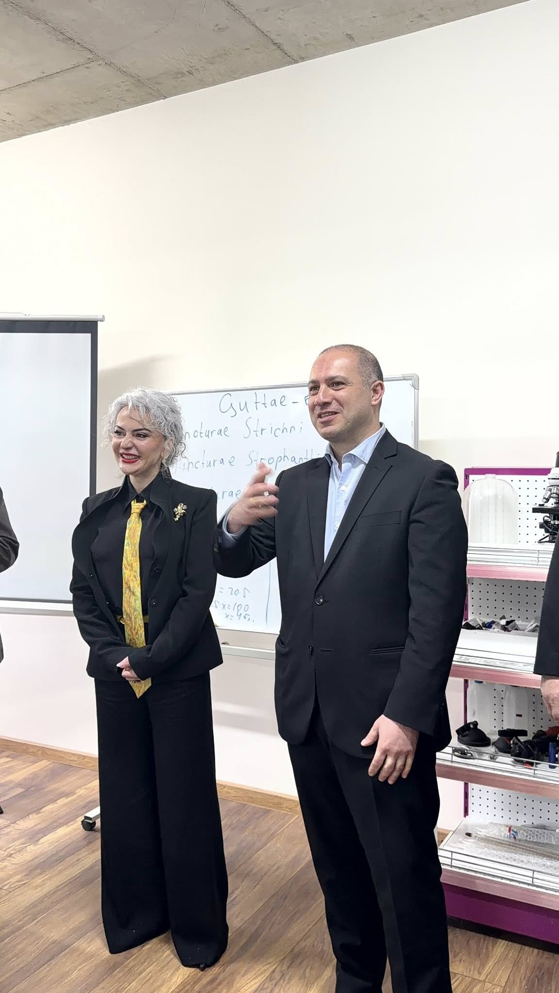 საქართველოს განათლების, მეცნიერებისა და ახალგაზრდობის მინისტრი გივი მიქანაძე საჩხერეში ბიზნესისა და ტექნოლოგიების აკადემიას ეწვია