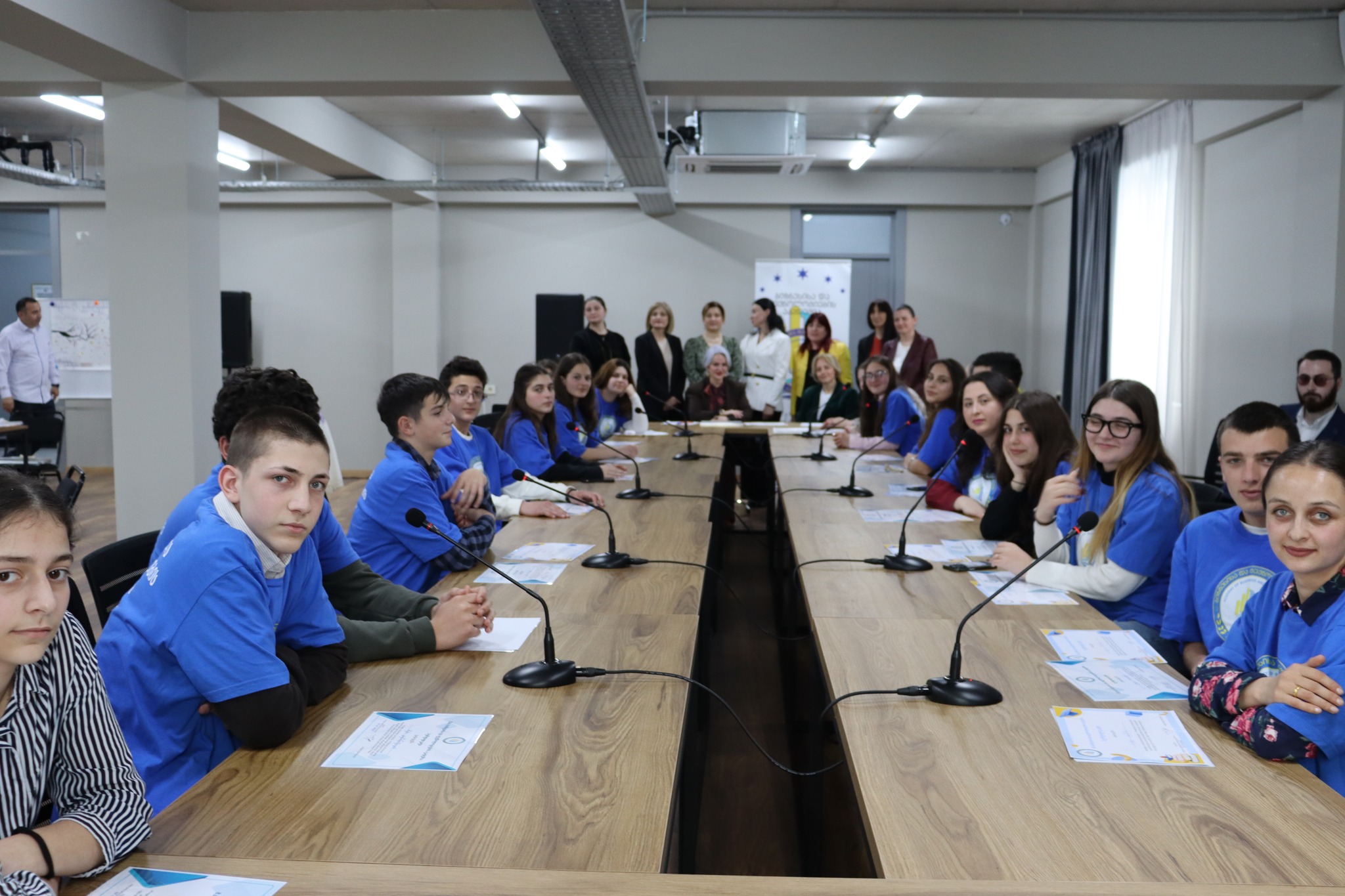 აკადემიის ქალაქ საჩხერის ფილიალში გაიმართა პროექტის „თანატოლთა განათლება"  დასკვნითი ღონისძიება