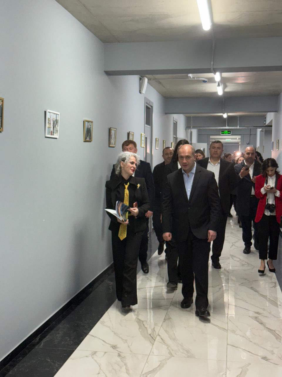 საქართველოს განათლების, მეცნიერებისა და ახალგაზრდობის მინისტრი გივი მიქანაძე საჩხერეში ბიზნესისა და ტექნოლოგიების აკადემიას ეწვია