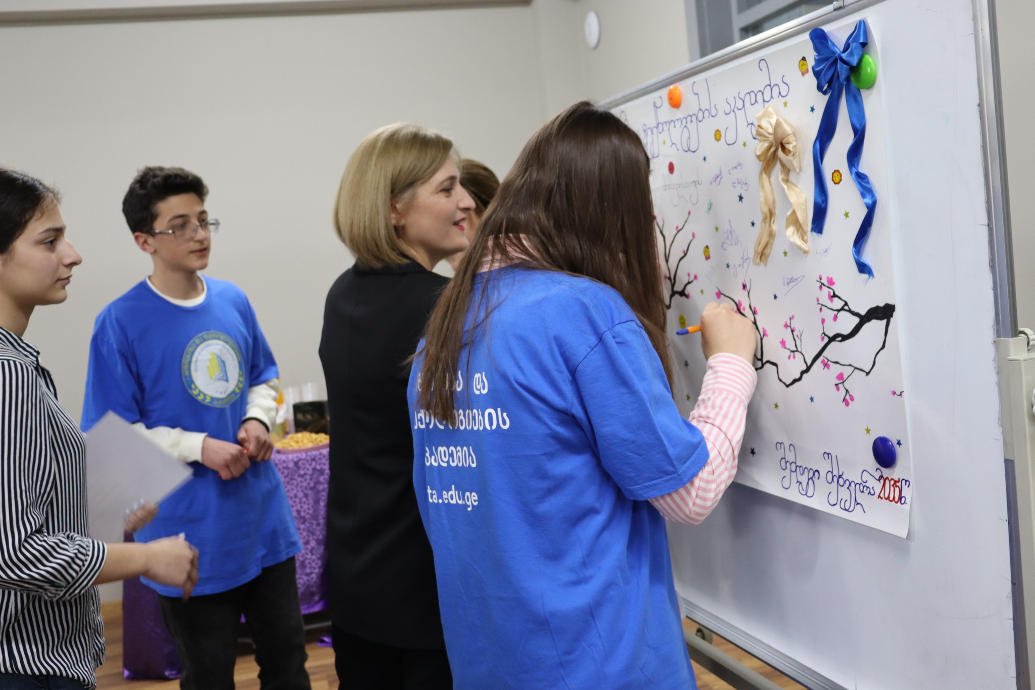 აკადემიის ქალაქ საჩხერის ფილიალში გაიმართა პროექტის „თანატოლთა განათლება"  დასკვნითი ღონისძიება