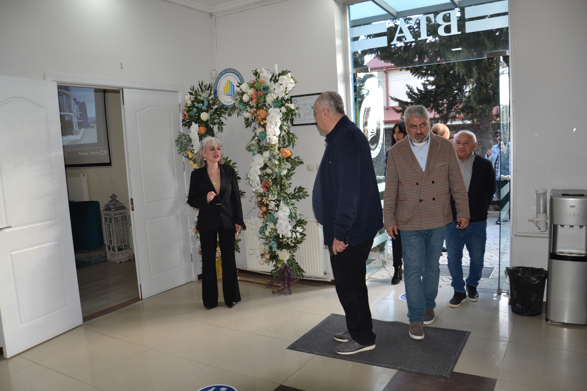 აკადემიამ ნაძალადევის მაჟორიტარ დეპუტატსა და სამოქალაქო საბჭოს წევრებს უმასპინძლა