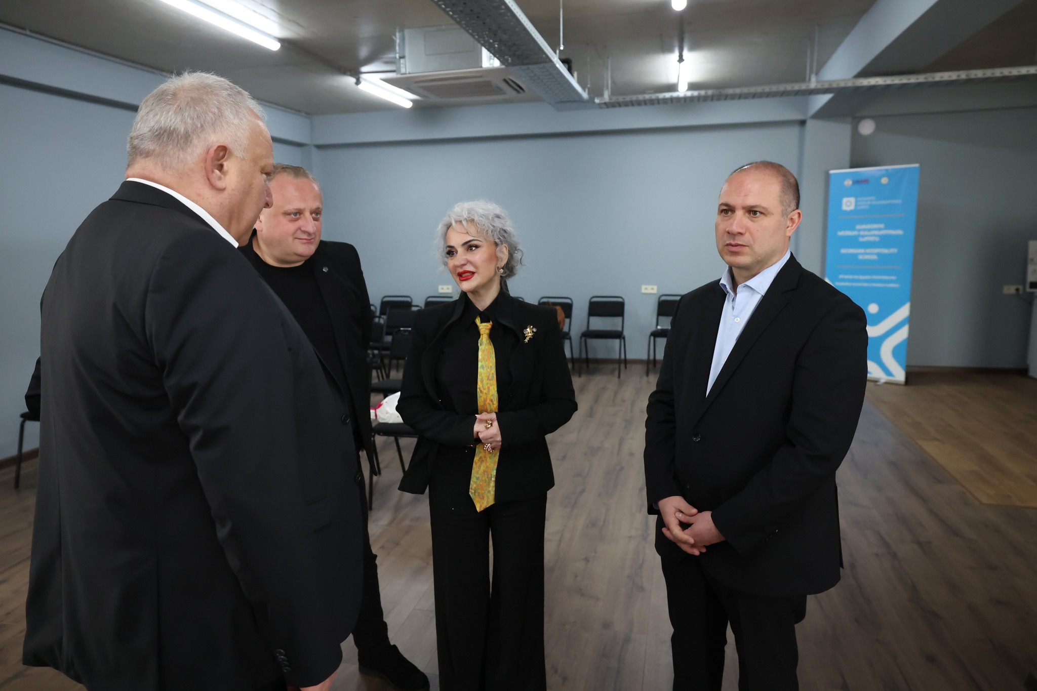 საქართველოს განათლების, მეცნიერებისა და ახალგაზრდობის მინისტრი გივი მიქანაძე საჩხერეში ბიზნესისა და ტექნოლოგიების აკადემიას ეწვია